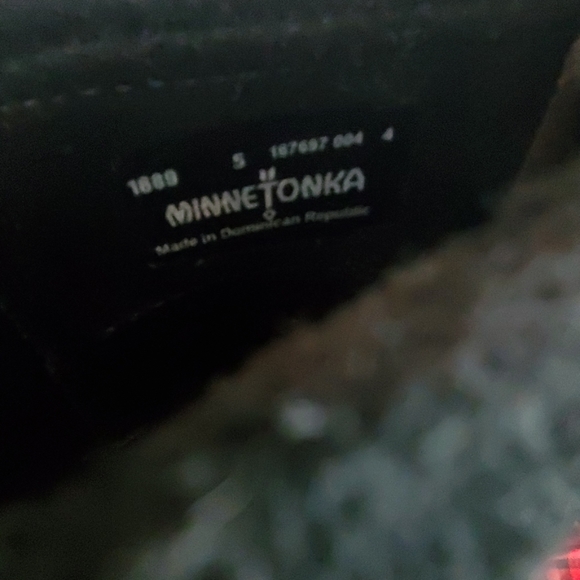 Minnetonka black suede 2 layer fringe boots size 5 - Picture 8 of 8